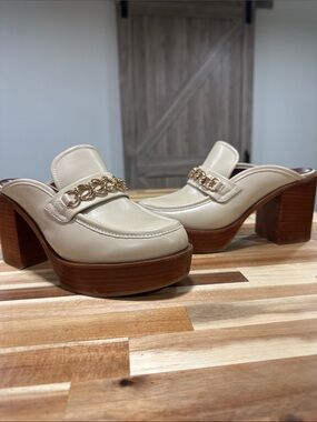 Franco Sarto Cream Leather Chain-Trim Platform Mules 467